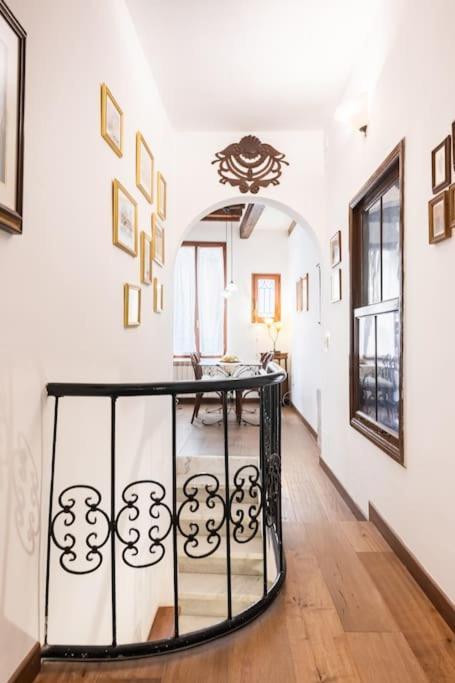 Ca' Della Madoneta - Vista Canale Venice Exterior photo